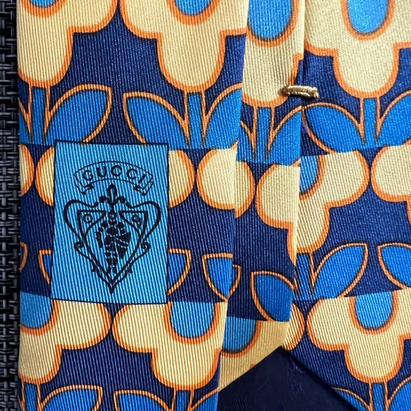 Men's Awesome "GUCCI" Silk Tie - Picture 3 of 4